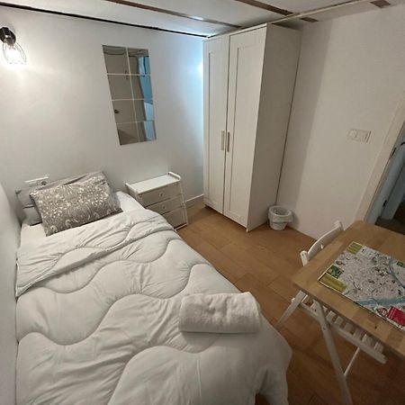 Airbhouse Private Rooms & Apartments Севиля Екстериор снимка
