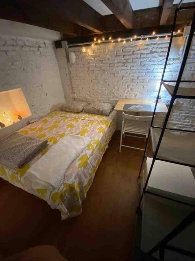 Airbhouse Private Rooms & Apartments Севиля Екстериор снимка
