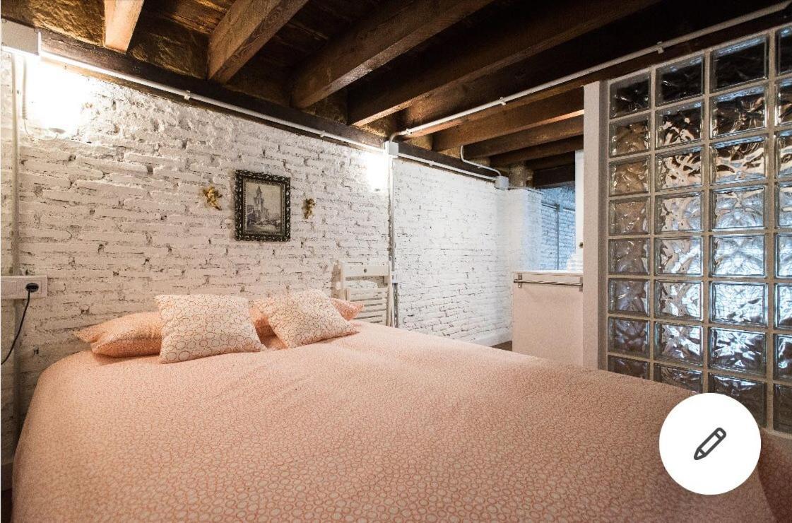 Airbhouse Private Rooms & Apartments Севиля Екстериор снимка