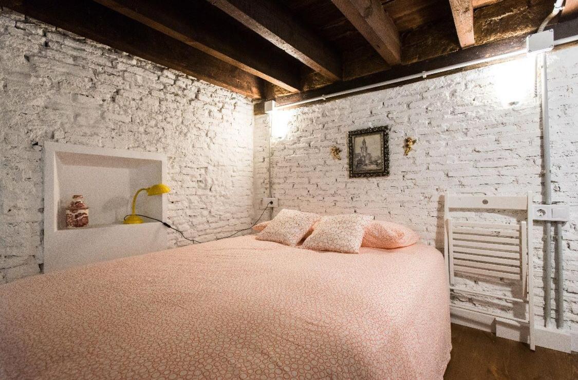 Airbhouse Private Rooms & Apartments Севиля Екстериор снимка