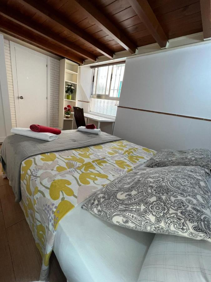 Airbhouse Private Rooms & Apartments Севиля Екстериор снимка