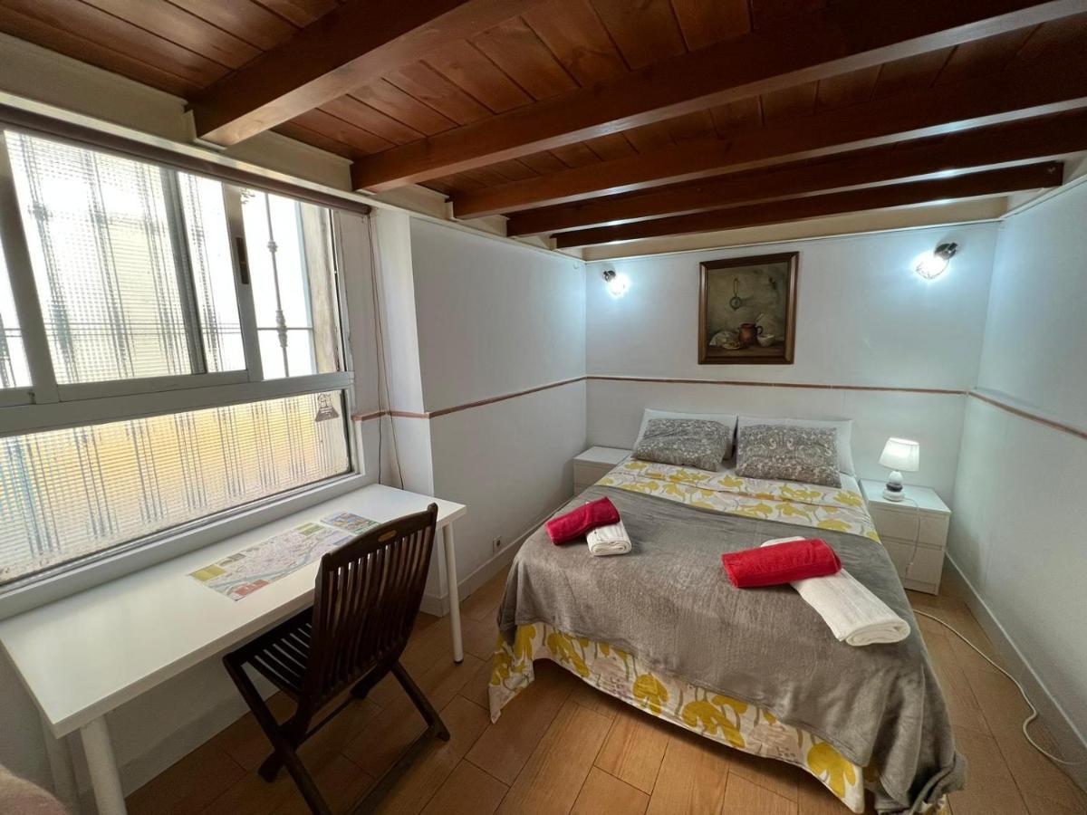Airbhouse Private Rooms & Apartments Севиля Екстериор снимка