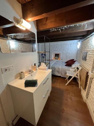 Airbhouse Private Rooms & Apartments Севиля Екстериор снимка