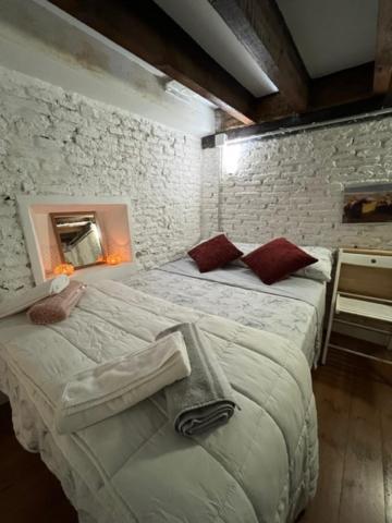 Airbhouse Private Rooms & Apartments Севиля Екстериор снимка