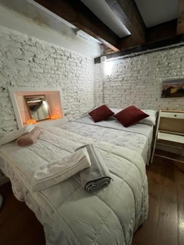 Airbhouse Private Rooms & Apartments Севиля Стая снимка
