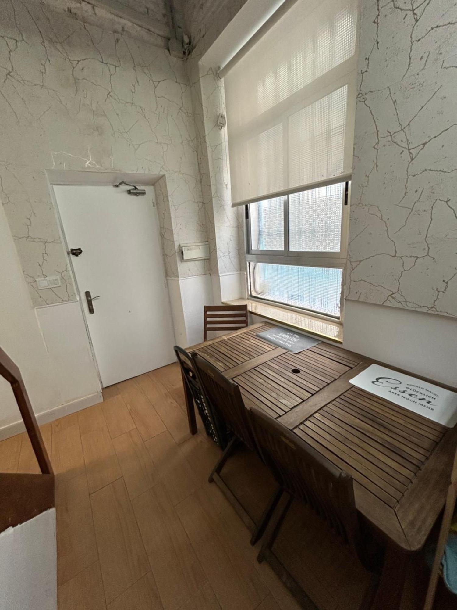 Airbhouse Private Rooms & Apartments Севиля Екстериор снимка