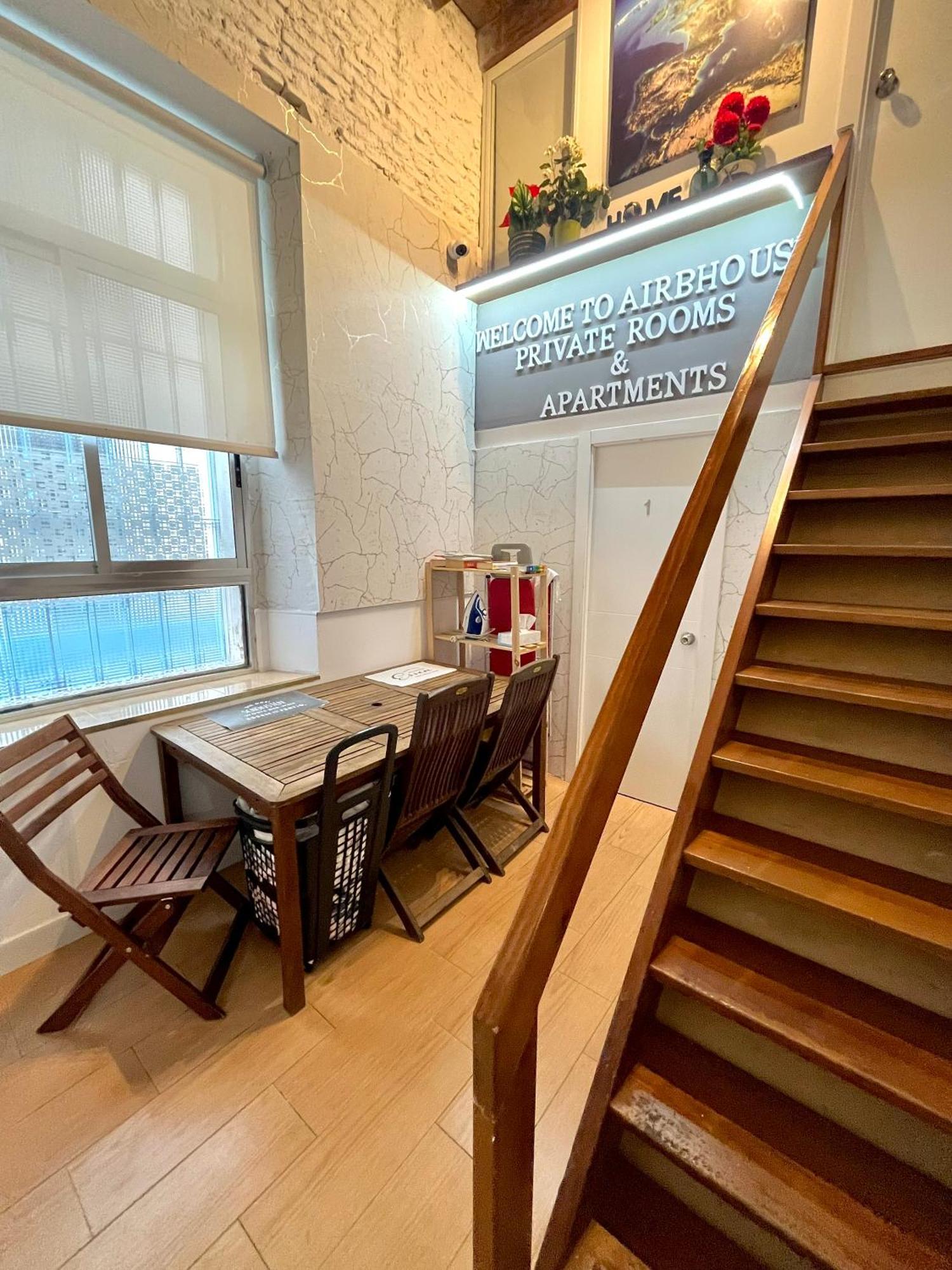 Airbhouse Private Rooms & Apartments Севиля Екстериор снимка