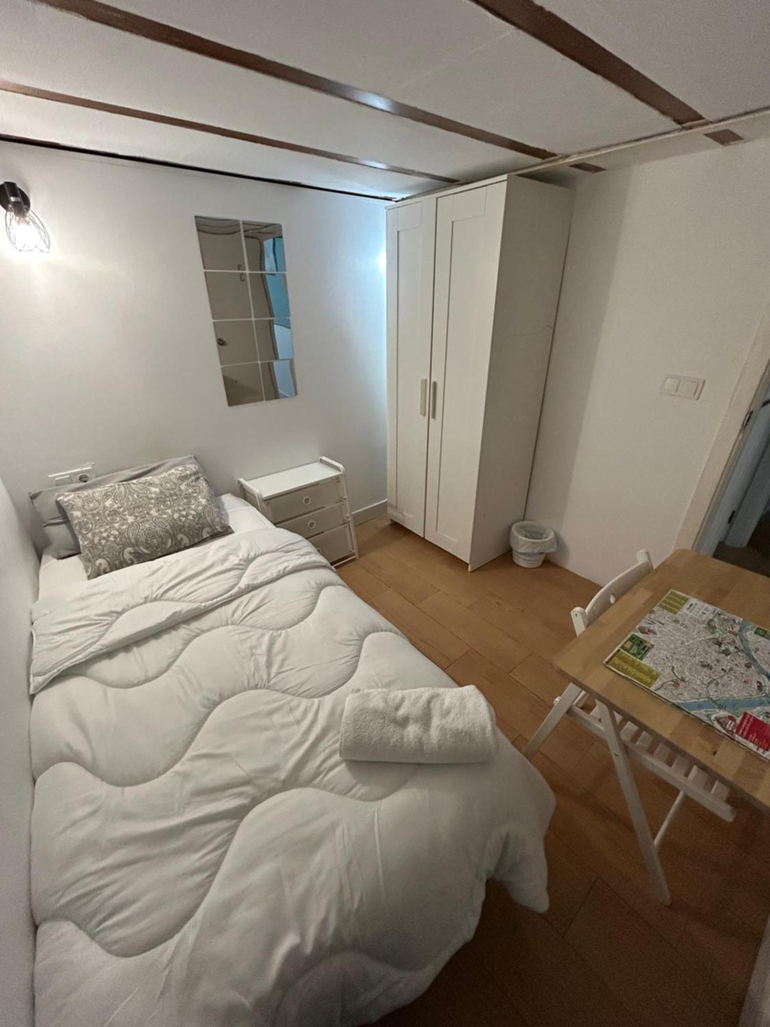 Airbhouse Private Rooms & Apartments Севиля Екстериор снимка
